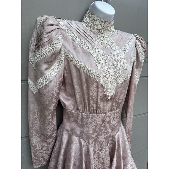VTG JESSICA McCLINTOCK Pink Silk Lace Prairie Dress High Neck Victorian Cottage - Picture 4 of 16